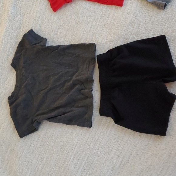 Summer bundle of 11 pieces. Shorts, sets, hats, t-shirts - Picture 3 of 10